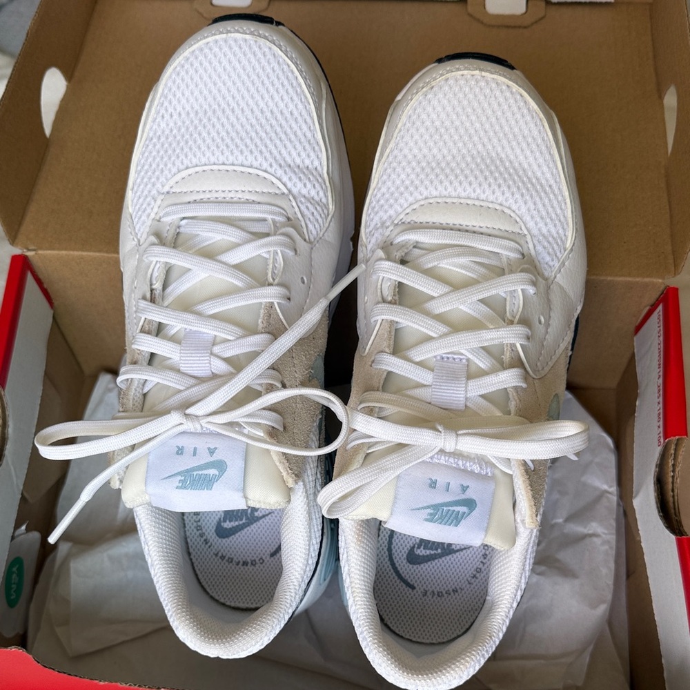 Women’s Nike air max excee - Picture 2 of 5